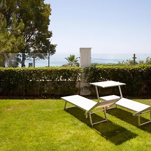  Apartamento Frontline Ground Floor With Private Garden, Doncella Beach.